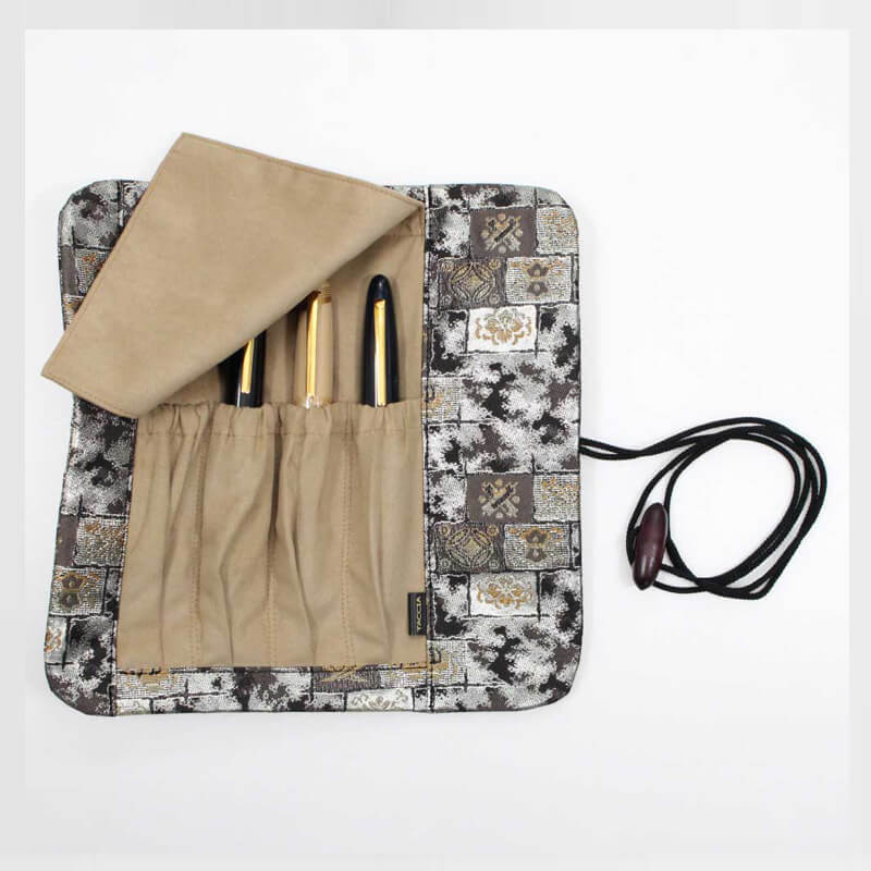 Etui na pióra w japońskim stylu Taccia Kimono Nishijin Mosaic, pen roll na 4 szt.